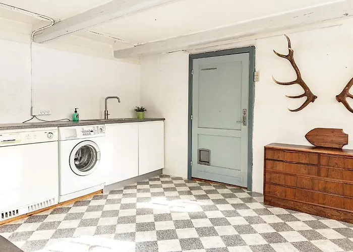 12 Person In Thisted-by Traum